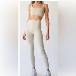 Set Active Sculptflex Leggings Medium‎ in color oat milk